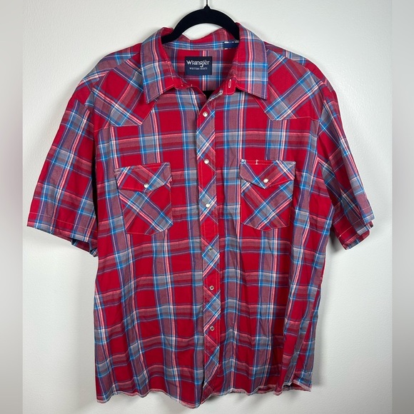 Wrangler Men's Red and Blue Plaid Button Down Shirt - Picture 1 of 6